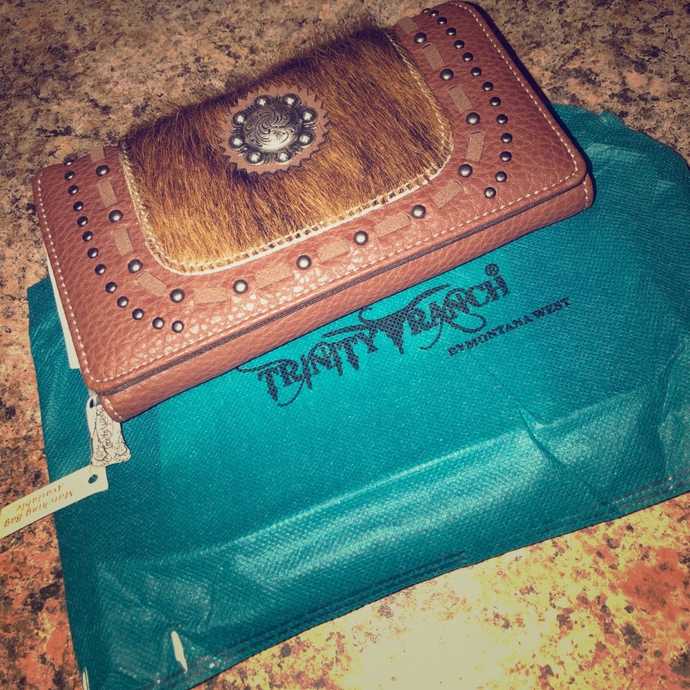 BNWT cowhide trinity ranch Montana west wallet